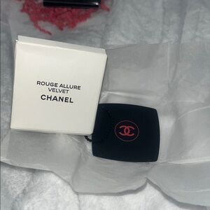 Chanel Rouge Allure Velvet Accessory - Black